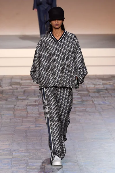 Look 27